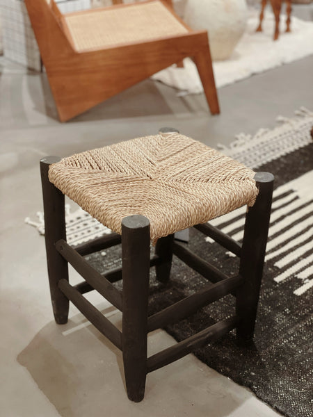 <transcy>Berber wicker stool</transcy>