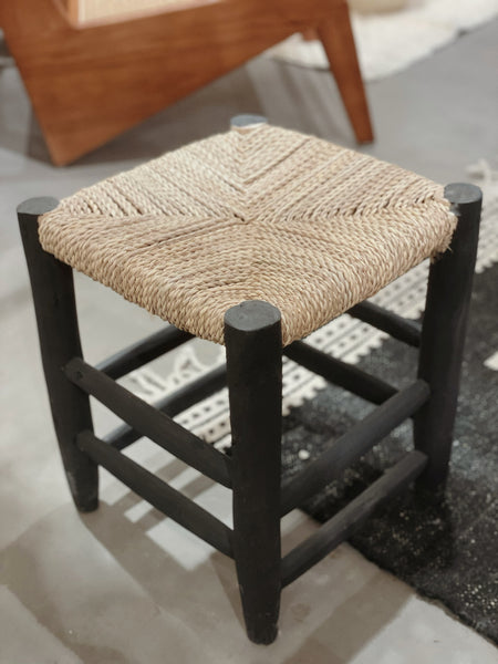 <transcy>Berber wicker stool</transcy>